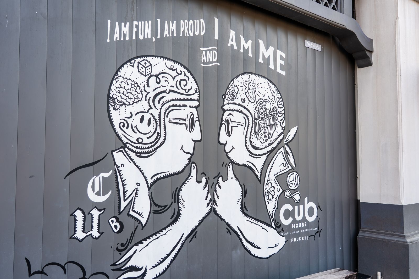 Mural noir et blanc de deux motards